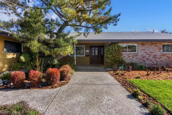 6815 Coachlite WAY, Sacramento, CA 95831