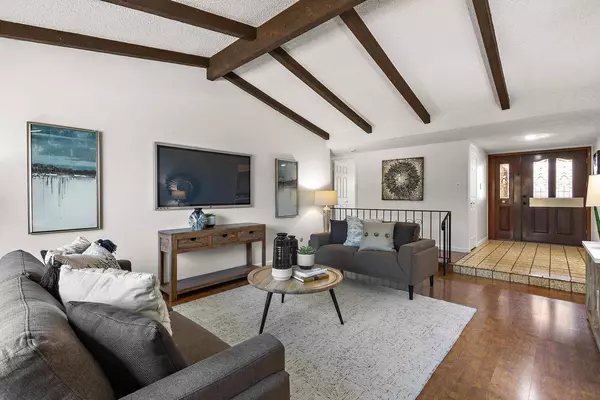 6815 Coachlite WAY, Sacramento, CA 95831