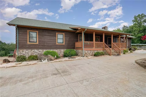 300 Tom Hunter RD, Pilot Mountain, NC 27041