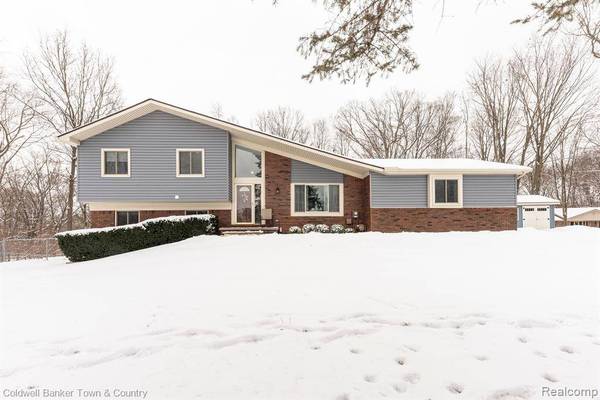 11334 SHADOW WOODS Lane, Whitmore Lake, MI 48189