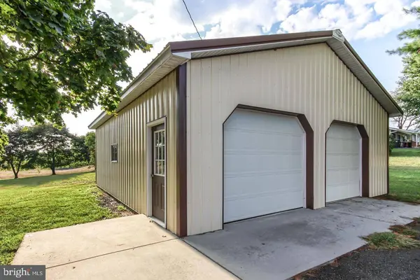 1141 EASY RD, Carlisle, PA 17015