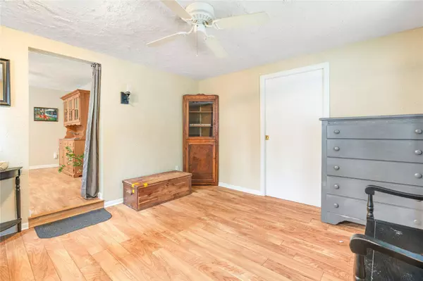 557 Violet AVE, Hyde Park, NY 12538