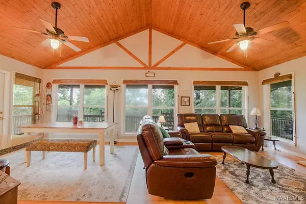 150 Grays Ferry RD, Titus, AL 36080