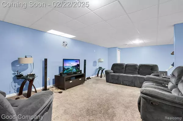 15729 TRAFALGAR Drive, Macomb, MI 48044