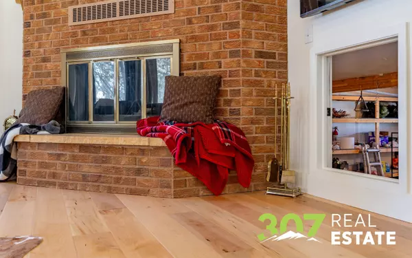 29 Schneider Rd, Cody, WY 82414