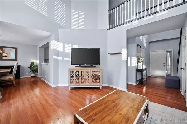 342 S Jewel CT, Palatine, IL 60074