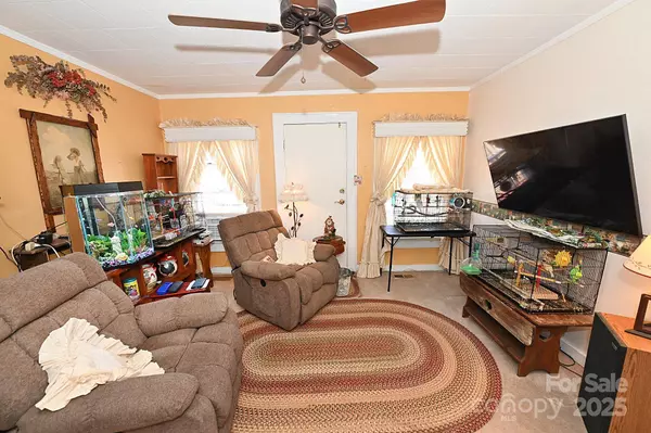 1650 10th AVE NE, Hickory, NC 28601