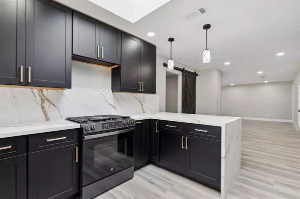 2347 Stillwood DR, Houston, TX 77080