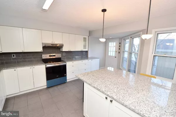 825 SOCIETY HILL, Cherry Hill, NJ 08003