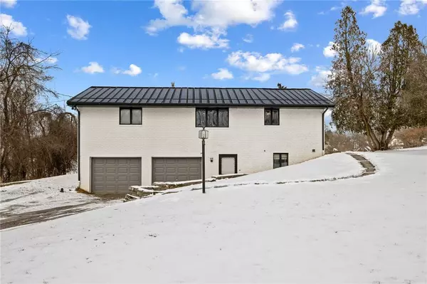 1449 1/2 Gabby Ave, N Franklin Twp, PA 15301