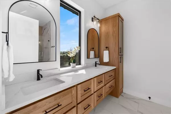 17 Hermitage Ln, Bella Vista, AR 72715