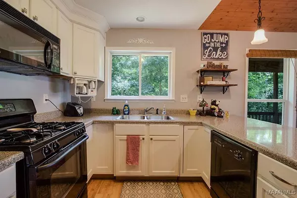 150 Grays Ferry RD, Titus, AL 36080