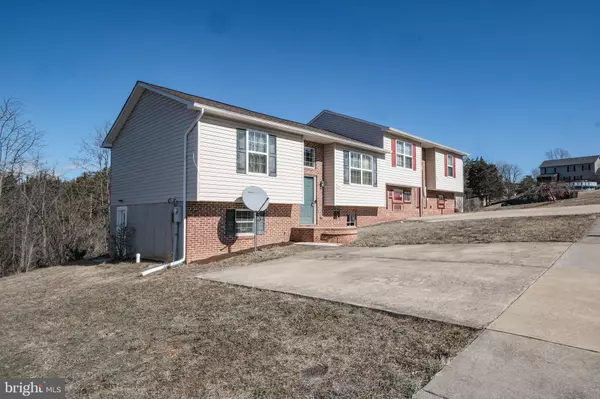 565 STONEWALL ST, Strasburg, VA 22657