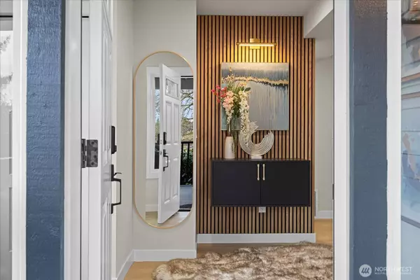 6525 37th AVE NE, Seattle, WA 98115