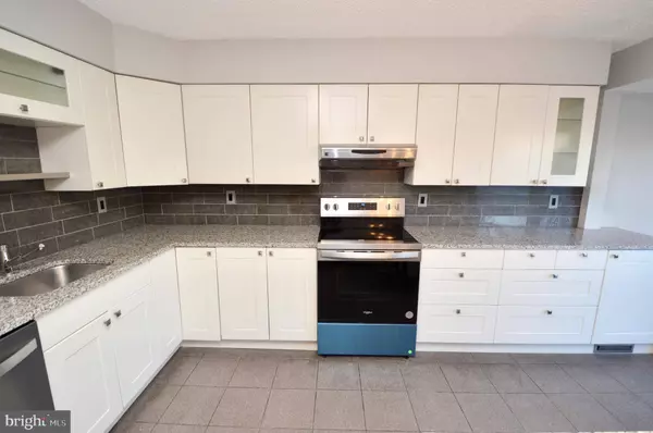 825 SOCIETY HILL, Cherry Hill, NJ 08003