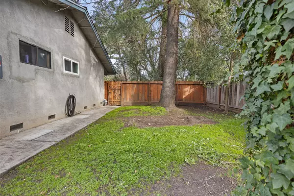 8607 Treasure Ave, Stockton, CA 95212-1414