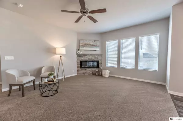 11107 Reynolds Street, Omaha, NE 68142