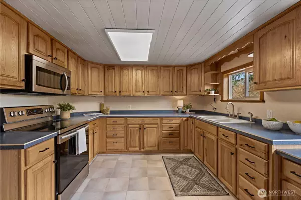 18215 Herron RD NW, Lakebay, WA 98349