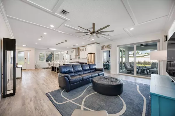 432 W GATE DR, Venice, FL 34285