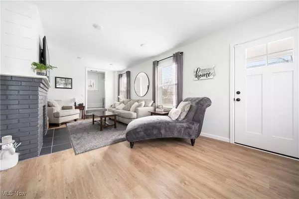 217 Summit ST SE, North Canton, OH 44720