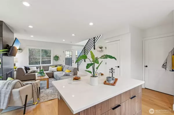 7118 18th AVE SW, Seattle, WA 98106