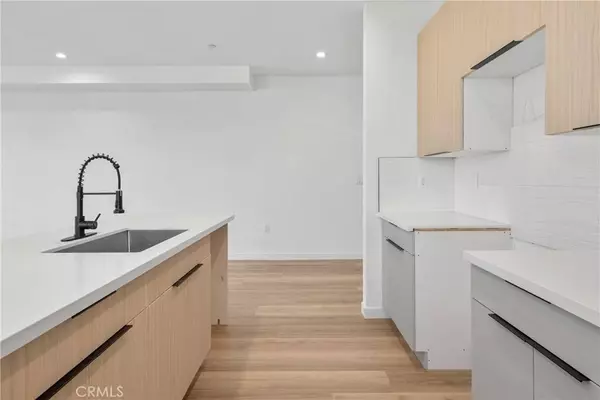 2813 E 6th ST, Los Angeles, CA 90023