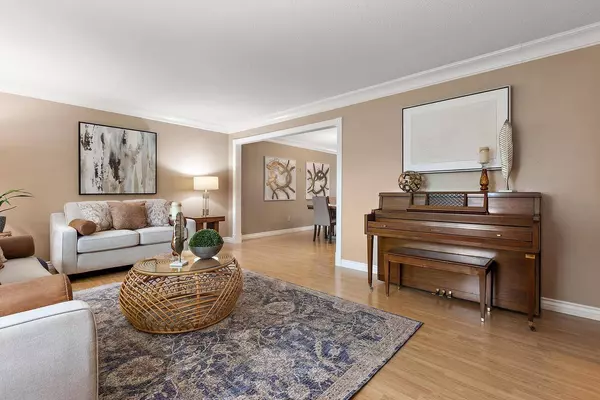 34 Greenway CIR, Sacramento, CA 95831