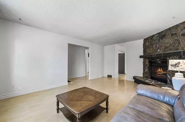 4536 Vegas RD NW, Calgary, AB T3A 0N1