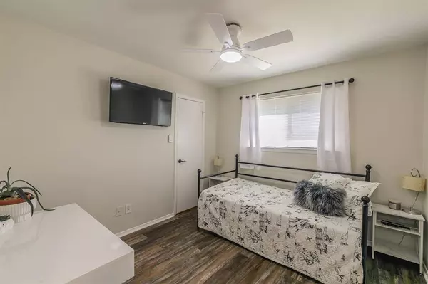 2960 Woodbridge Drive, Bedford, TX 76021