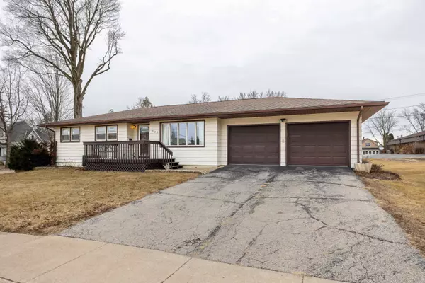 232 E Benton Avenue, Stockton, IL 61085