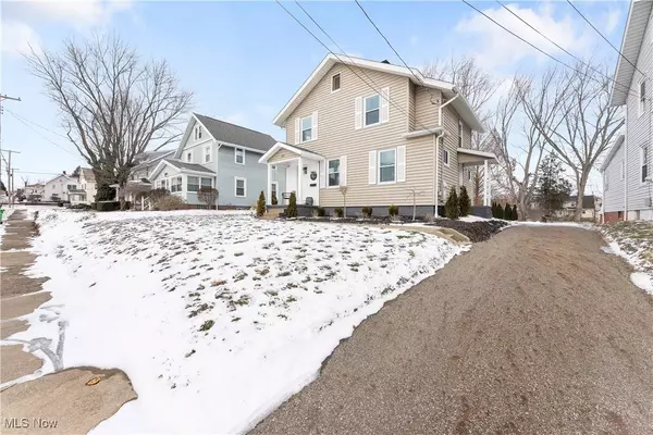 217 Summit ST SE, North Canton, OH 44720