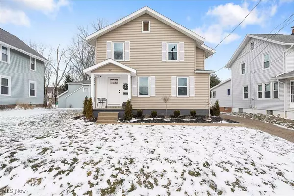 217 Summit ST SE, North Canton, OH 44720