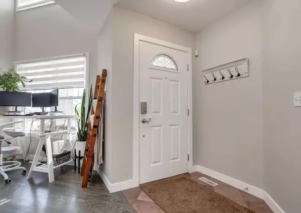 135 Riverview CIR SE, Calgary, AB T2C 4K1