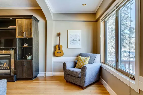 2105 Westmount RD NW, Calgary, AB T2N3N3