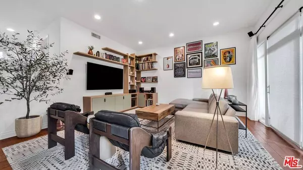 14101 Dickens ST #3, Sherman Oaks, CA 91423