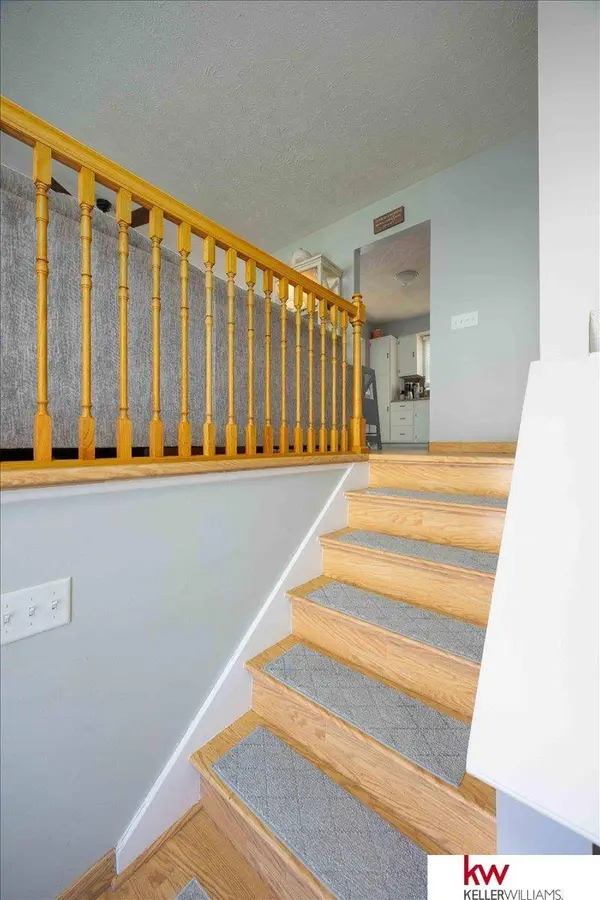 8209 Walnut Lane, Ralston, NE 68127