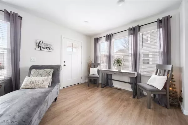 217 Summit ST SE, North Canton, OH 44720