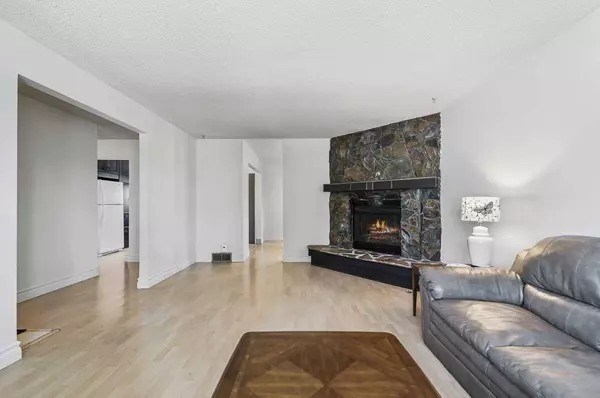 4536 Vegas RD NW, Calgary, AB T3A 0N1