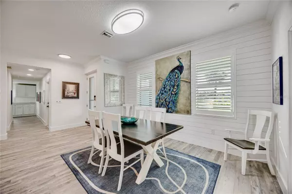 432 W GATE DR, Venice, FL 34285
