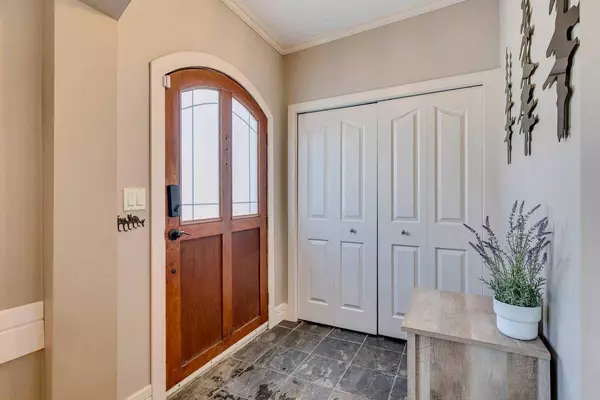 2105 Westmount RD NW, Calgary, AB T2N3N3