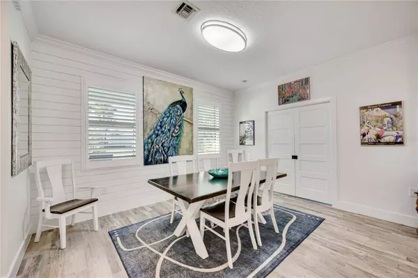 432 W GATE DR, Venice, FL 34285