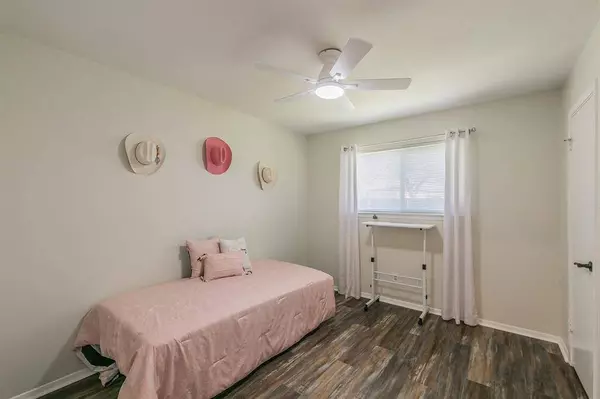 2960 Woodbridge Drive, Bedford, TX 76021