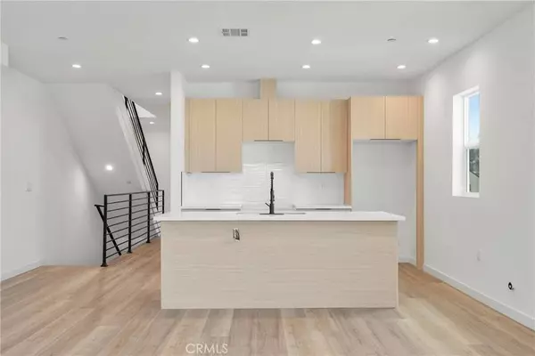 2813 E 6th ST, Los Angeles, CA 90023