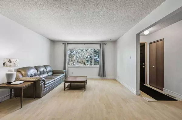 4536 Vegas RD NW, Calgary, AB T3A 0N1