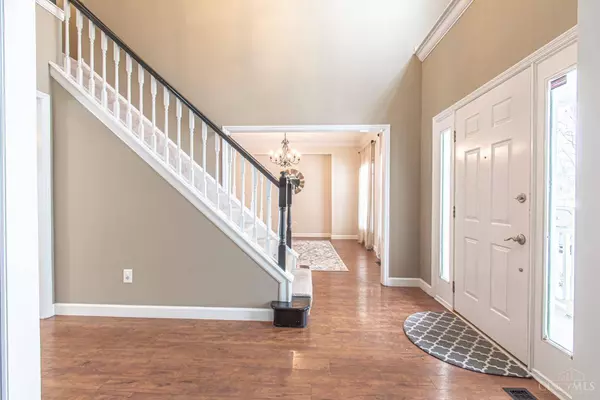 1571 Heritage Lake Dr, Centerville, OH 45458