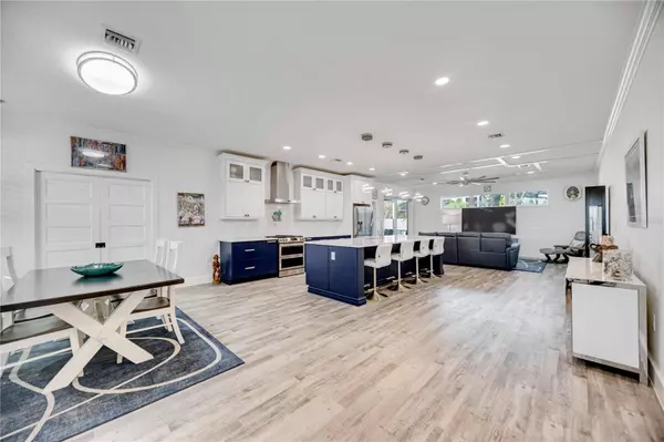 432 W GATE DR, Venice, FL 34285