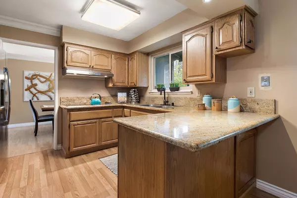 34 Greenway CIR, Sacramento, CA 95831