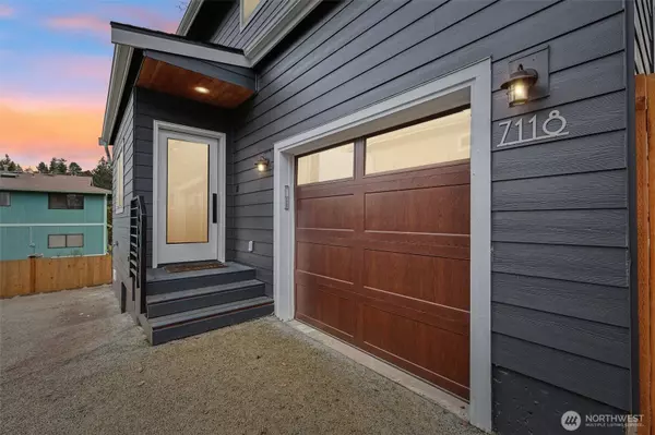 7118 18th AVE SW, Seattle, WA 98106