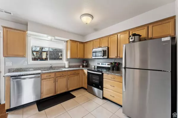 88 W 50 S #V2, Centerville, UT 84014