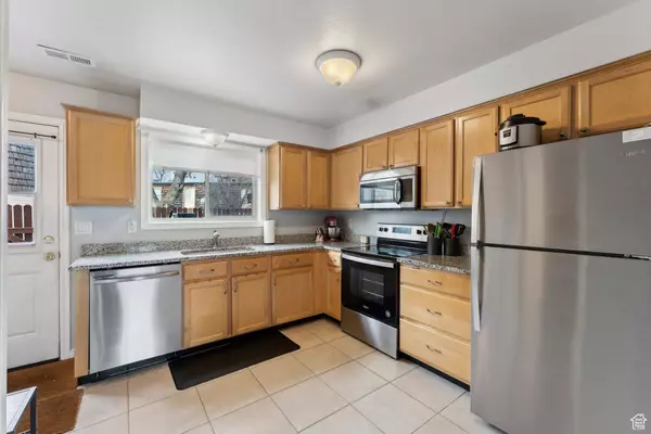 88 W 50 S #V2, Centerville, UT 84014